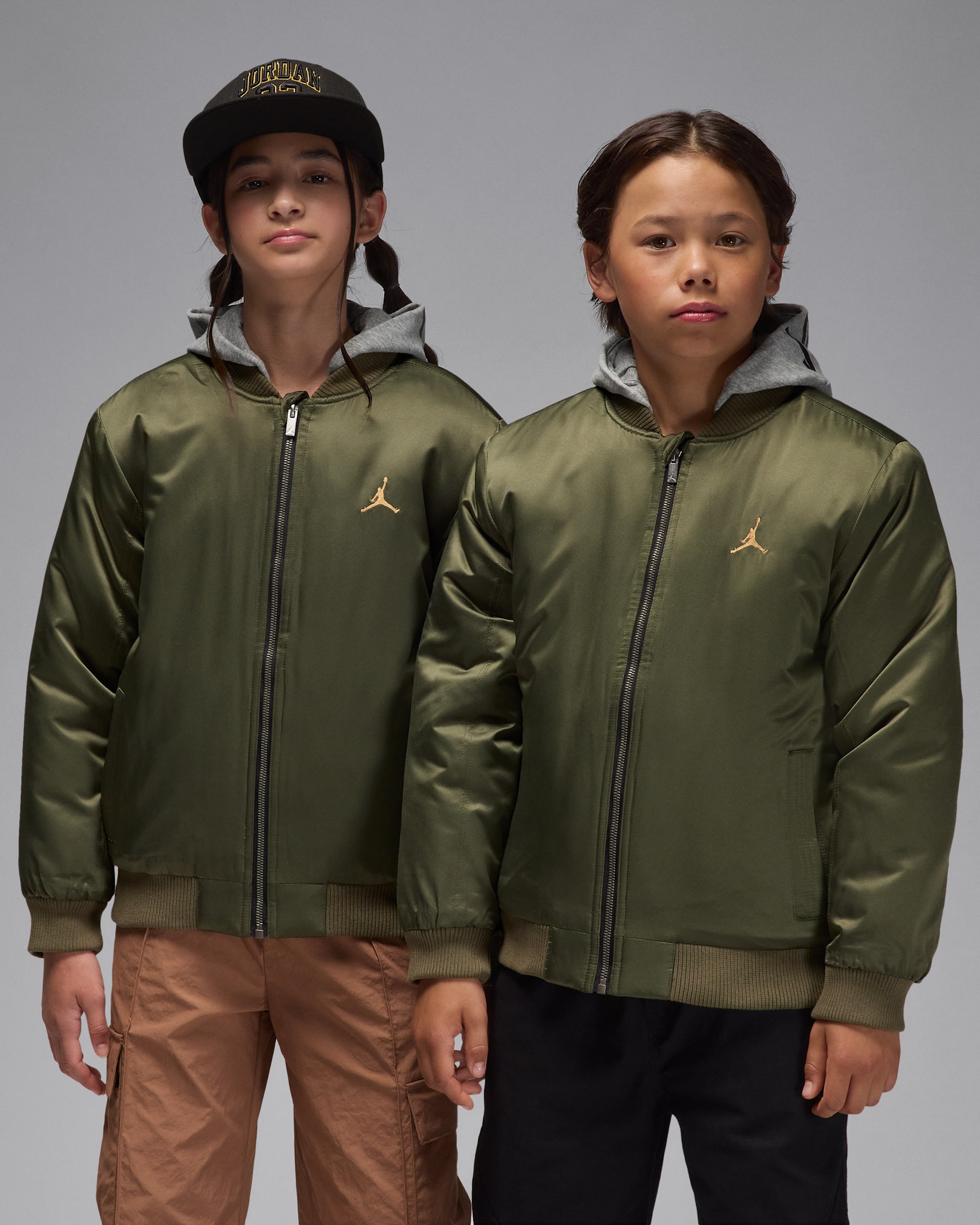 NIKE エアジョーダンボンバージャケット NIKE公式】ジョーダン ジュニア ビッグ ロゴ フーデッド ボンバー